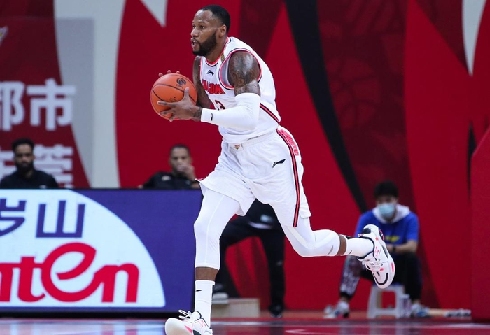 拒绝退役！广东三冠功勋外援渴望重返CBA，上赛季曾狂砍36+11+11